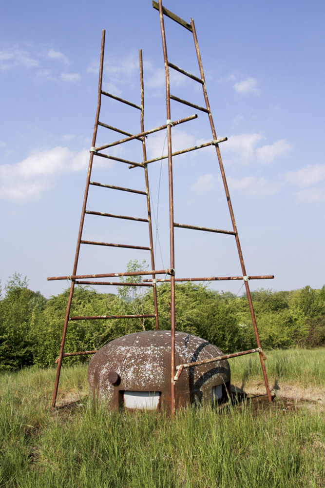 Ligne Maginot - ROCHONVILLERS - A8 - (Ouvrage d'artillerie) - Bloc 8
L'une des deux cloches GFM recouverte d'une structure métallique récente