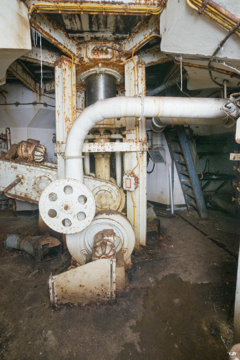 Ligne Maginot - ROCHONVILLERS - A8 - (Ouvrage d'artillerie) - Bloc 8
L'étage inférieur de la tourelle - Lia VERMEULEN