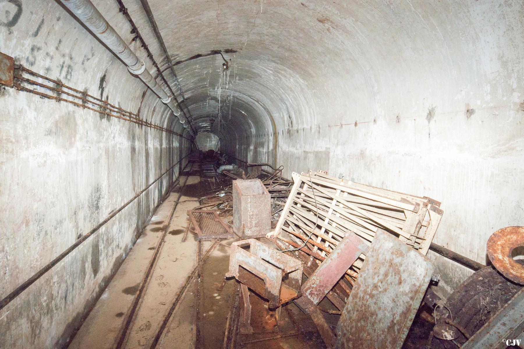 Ligne Maginot - ROCHONVILLERS - A8 - (Ouvrage d'artillerie) - Bloc 8
La gare au pied du bloc - Lia VERMEULEN