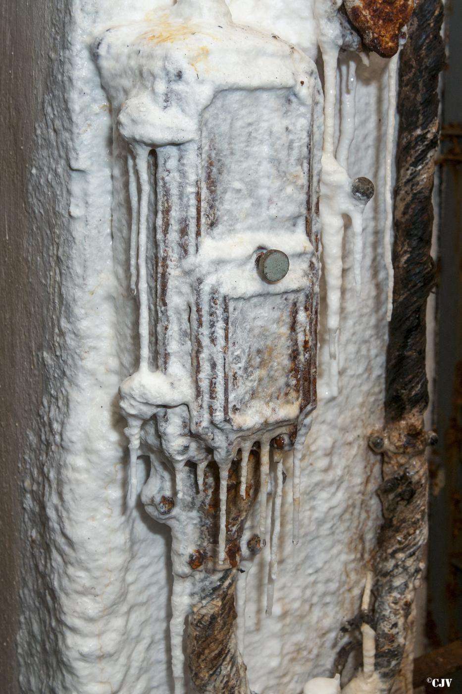 Ligne Maginot - ROCHONVILLERS - A8 - (Ouvrage d'artillerie) - Bloc 8
Le calcaire bloque tout - Lia VERMEULEN