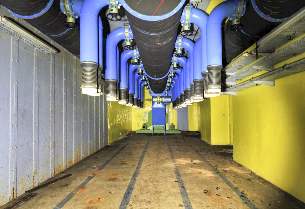 Ligne Maginot - ROCHONVILLERS - A8 - (Ouvrage d'artillerie) - Les aménagements du PC Guerre 
La salle des filtres NBC (Les filtres ont été retirés)