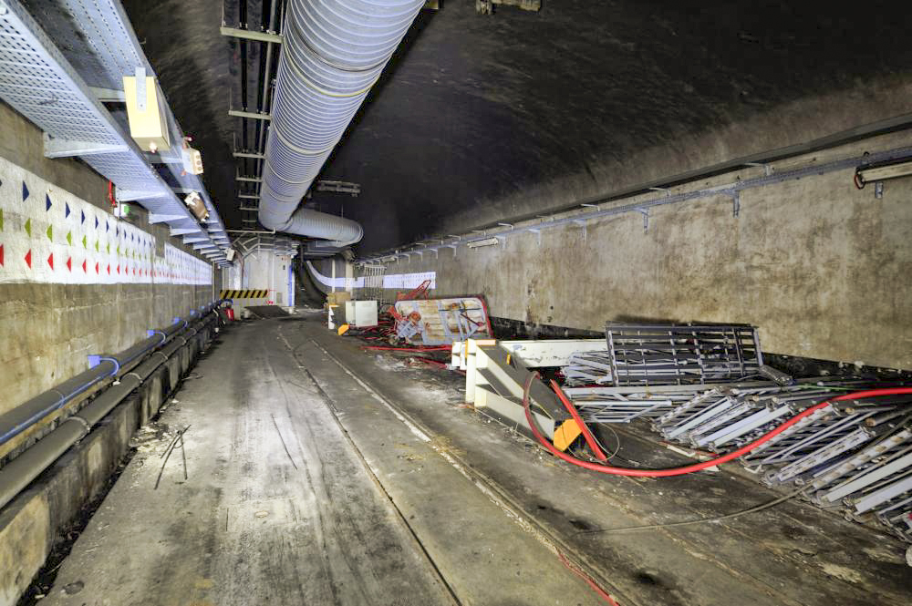 Ligne Maginot - ROCHONVILLERS - A8 - (Ouvrage d'artillerie) - Les aménagements du PC Guerre 
Le bas du plan incliné de l'entrée munitions
La première gare de l'ouvrage
Les dégâts dus aux fumées sont déjà visibles, et ce n'est pas fini ...