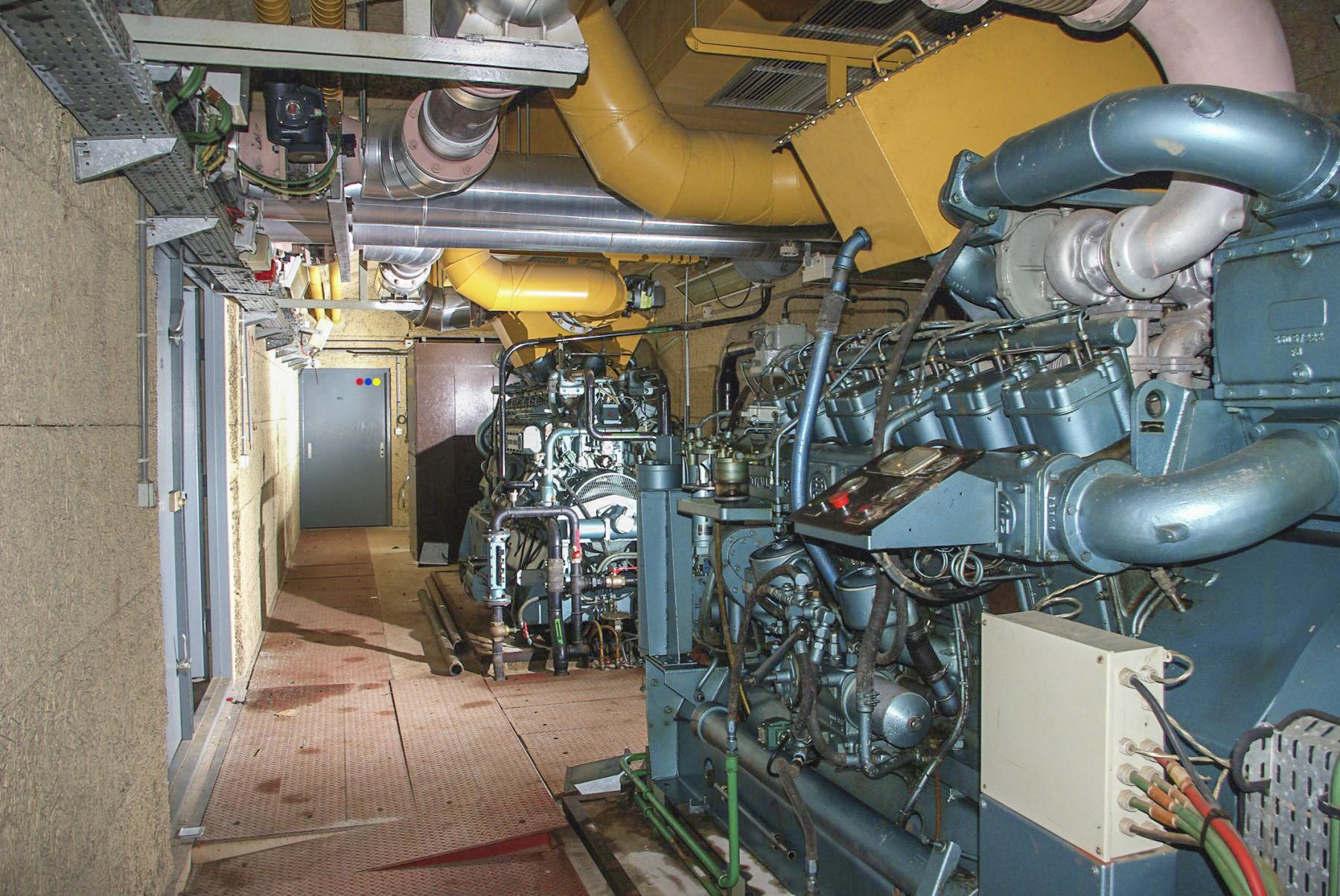 Ligne Maginot - ROCHONVILLERS - A8 - (Ouvrage d'artillerie) - Usine modernisée de l'ouvrage, avant destruction par les vandales en tous genres. - Frédéric LISCH