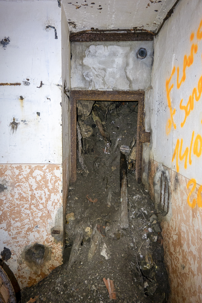 Ligne Maginot - HOBLING - A23 - (Ouvrage d'infanterie) - Bloc 1
Partie du bloc complètement obstruée - Michel Teiten