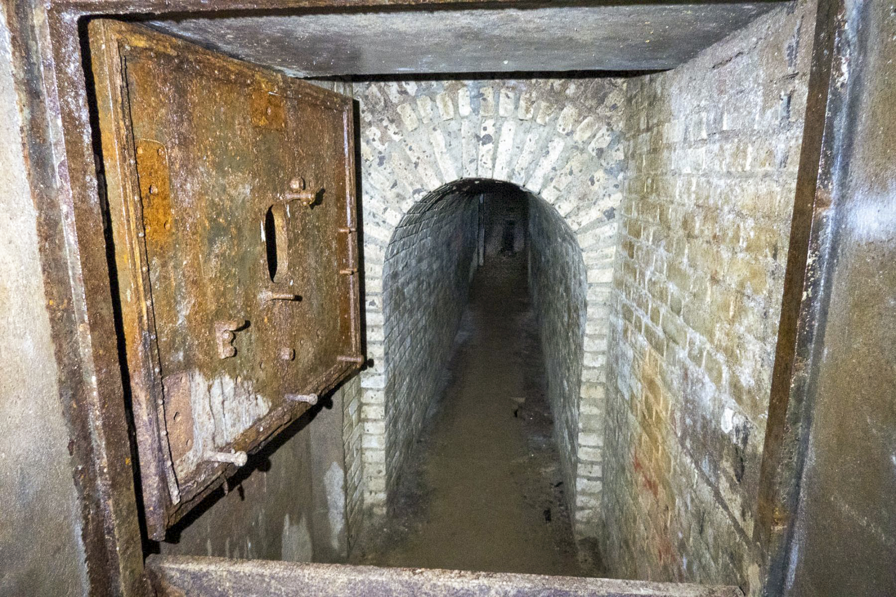 Ligne Maginot - HOBLING - A23 - (Ouvrage d'infanterie) - Accès à l'égout visitable - Michel Teiten