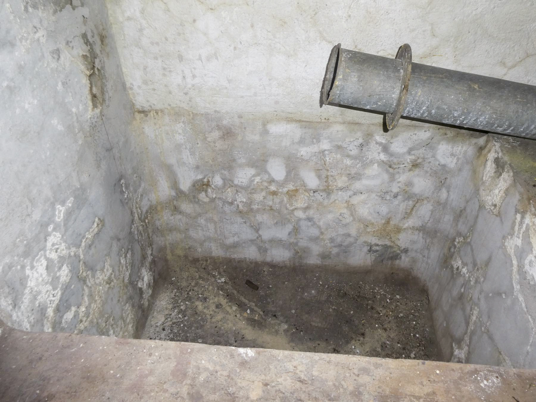 Ligne Maginot - COL DE GARDE (G) - EO10 - (Abri actif) - La cuisine
La plonge - ELLENA Daniel - CUNY Philippe