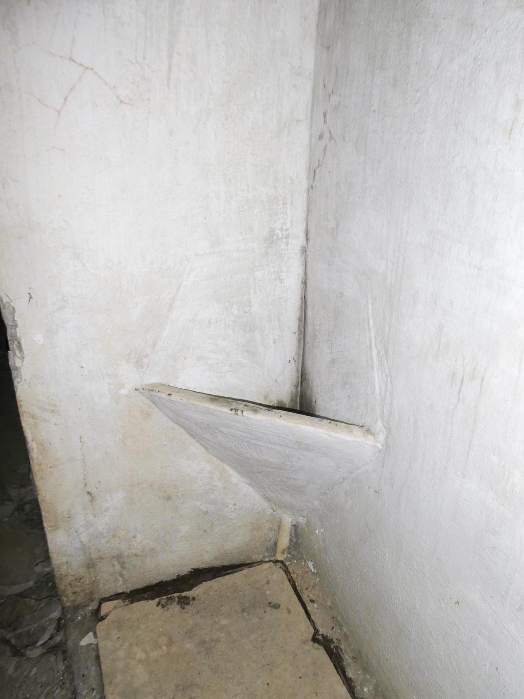 Ligne Maginot - COL DE GARDE (G) - EO10 - (Abri actif) - L'urinoir - ELLENA Daniel - CUNY Philippe