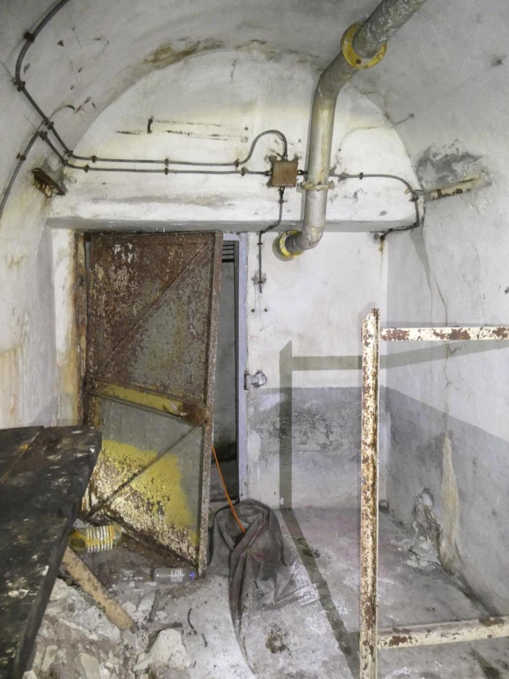 Ligne Maginot - COL DE GARDE (G) - EO10 - (Abri actif) - Magasin du génie avec lits pour hommes ou sous-officiers - ELLENA Daniel - CUNY Philippe