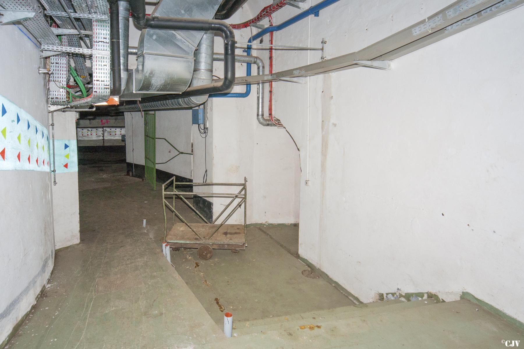 Ligne Maginot - ROCHONVILLERS - A8 - (Ouvrage d'artillerie) - Les aménagements du PC Guerre 
Galerie du M1 - Lia VERMEULEN