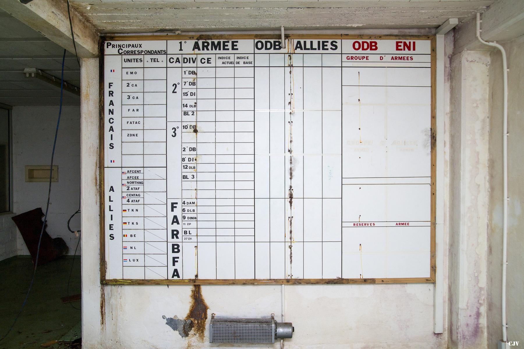 Ligne Maginot - ROCHONVILLERS - A8 - (Ouvrage d'artillerie) - Les aménagements du PC Guerre
Tableau - Lia VERMEULEN
