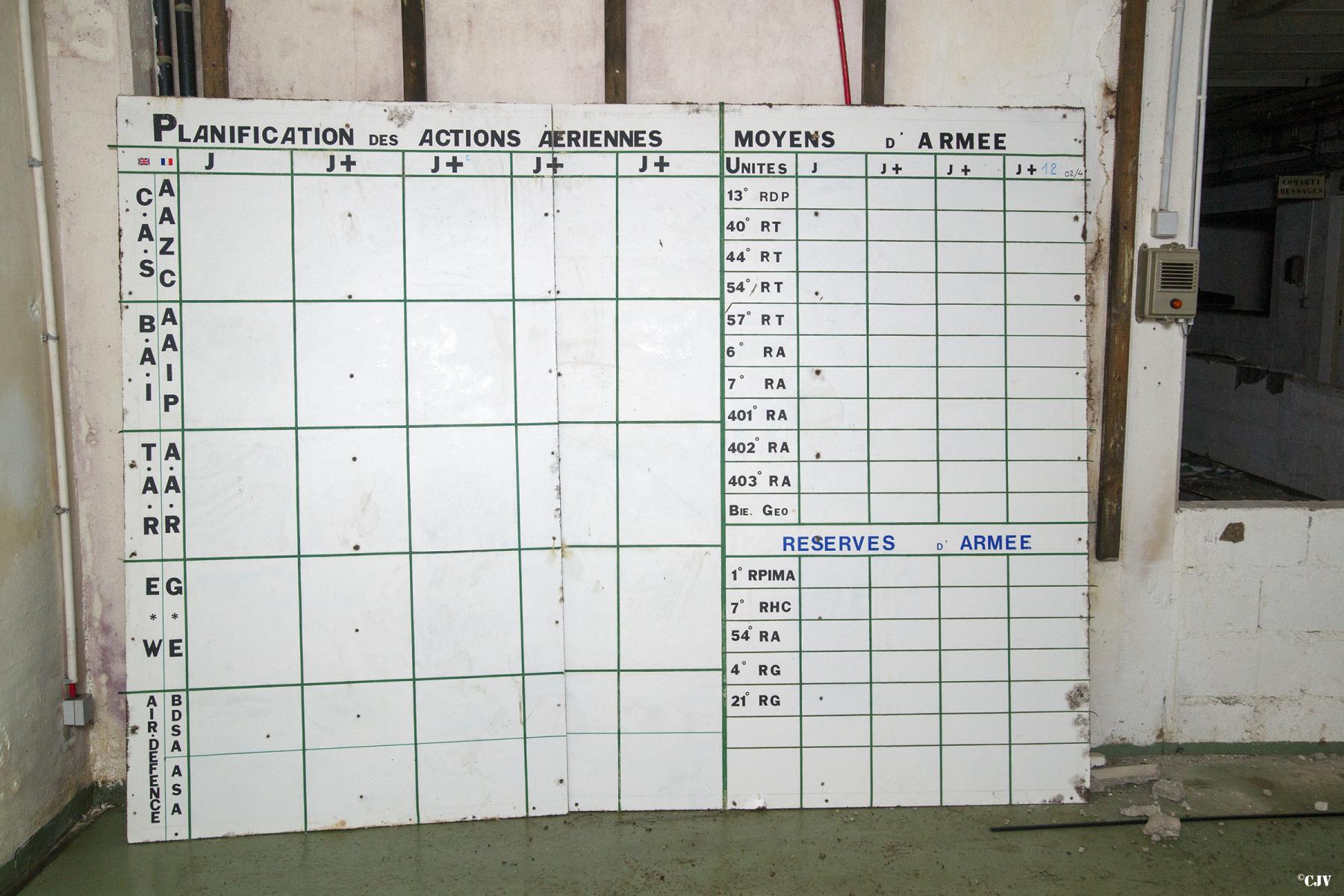 Ligne Maginot - ROCHONVILLERS - A8 - (Ouvrage d'artillerie) - Les aménagements du PC Guerre
Tableau - Lia VERMEULEN