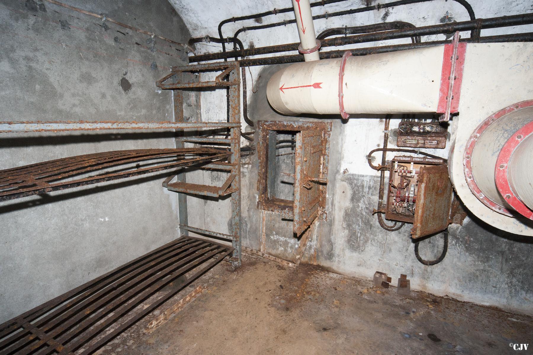 Ligne Maginot - ROCHONVILLERS - A8 - (Ouvrage d'artillerie) - Le sous-station B - Lia VERMEULEN