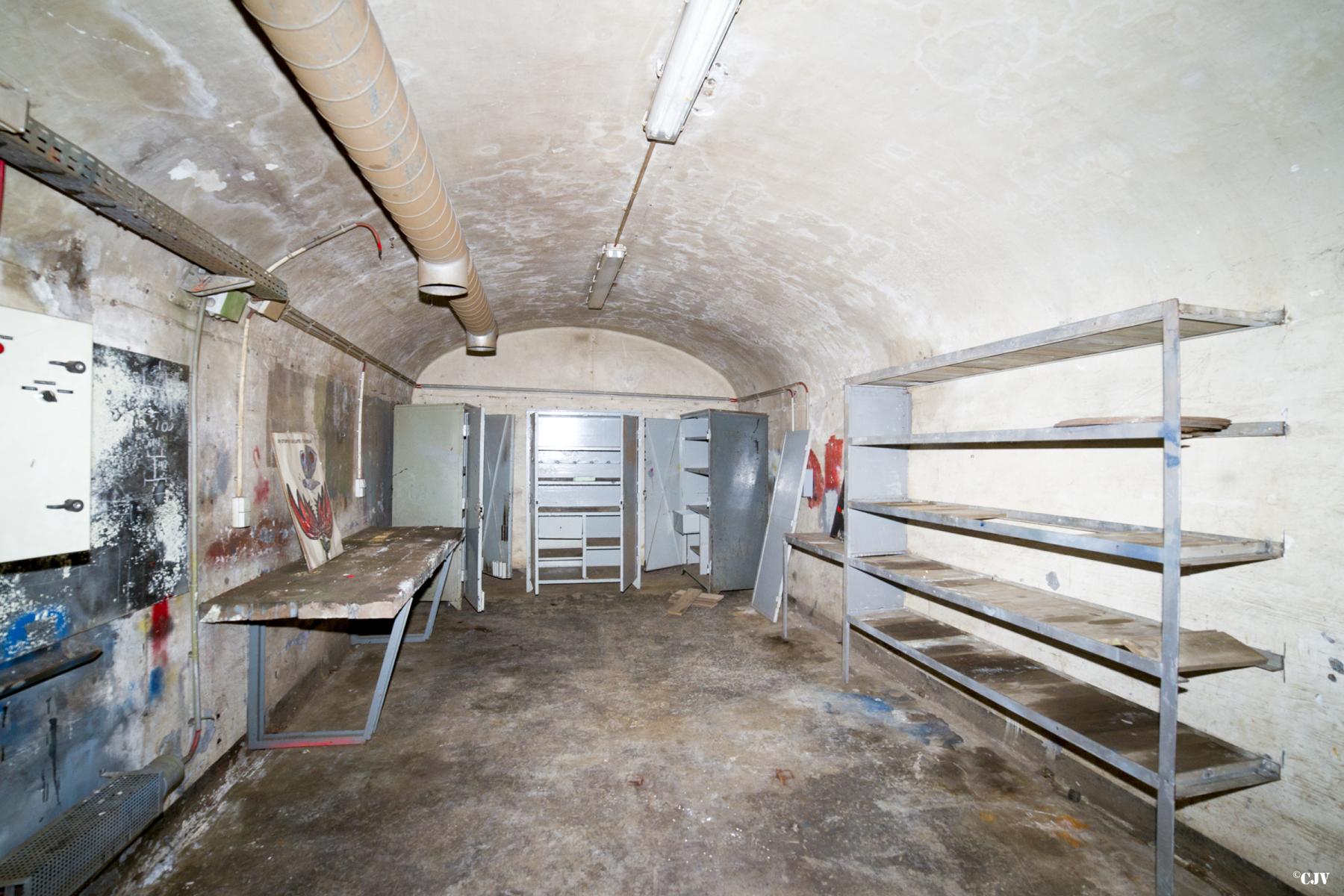 Ligne Maginot - ROCHONVILLERS - A8 - (Ouvrage d'artillerie) - Les aménagements du PC Guerre
Les magasins aux artifices - Lia VERMEULEN