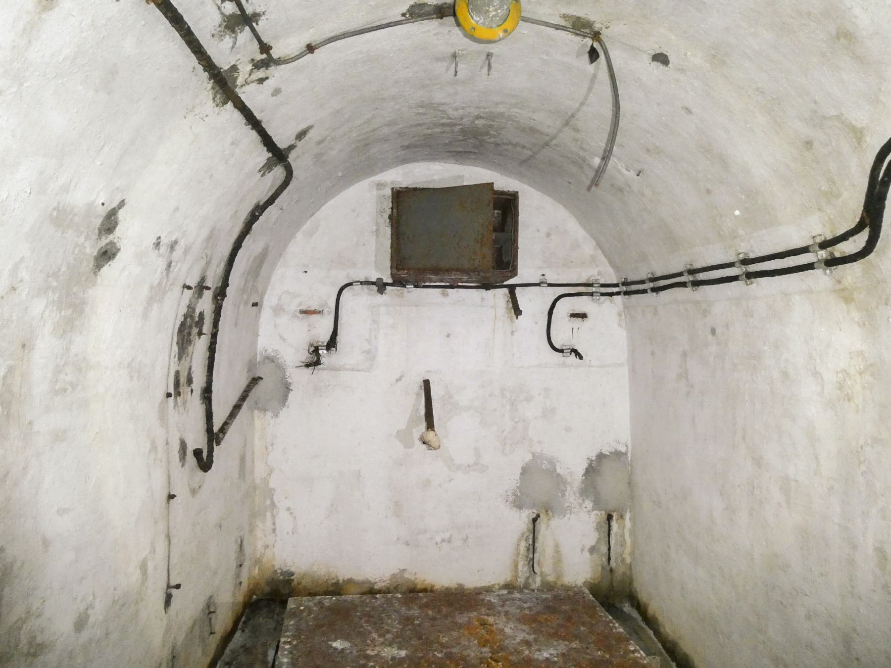 Ligne Maginot - COL DE GARDE (G) - EO10 - (Abri actif) - Central téléphonique et PC - ELLENA Daniel - CUNY Philippe