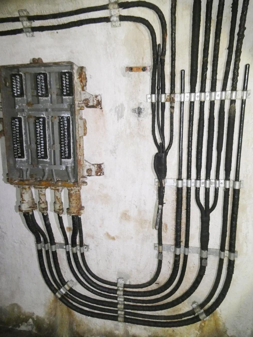 Ligne Maginot - COL DE GARDE (G) - EO10 - (Abri actif) - Central téléphonique et PC - ELLENA Daniel - CUNY Philippe