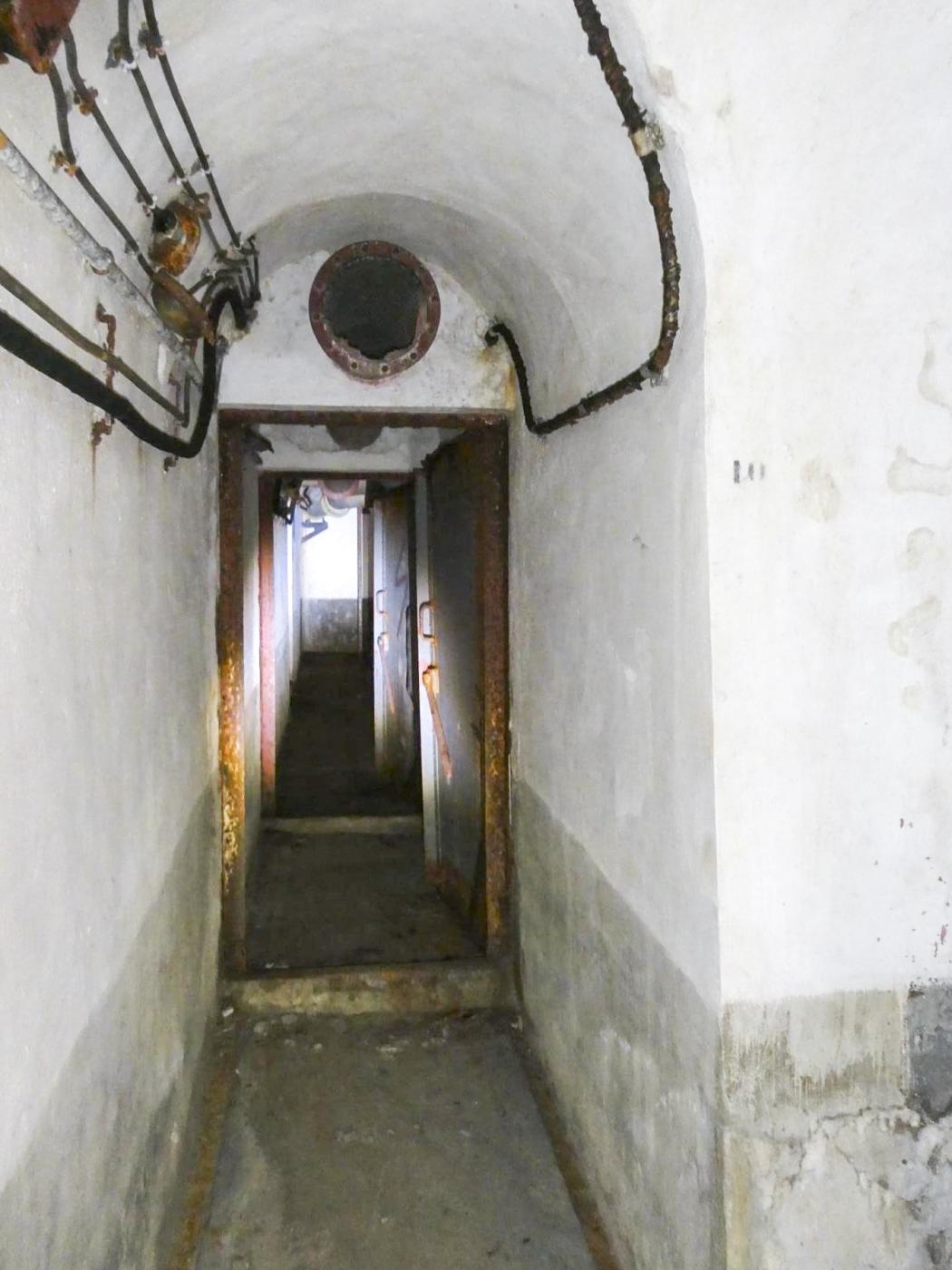 Ligne Maginot - COL DE GARDE (G) - EO10 - (Abri actif) - Galerie principale - ELLENA Daniel - CUNY Philippe