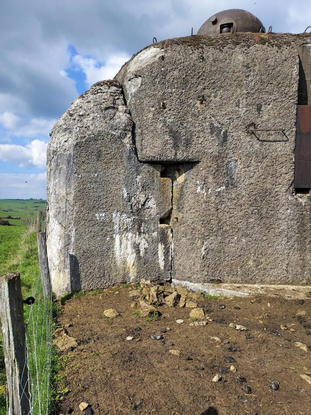 Ligne Maginot - THONNE LE THIL - (Casemate d'infanterie - Double) - Niche pour le projecteur électrique en flanquement à gauche - ANDRE Philippe