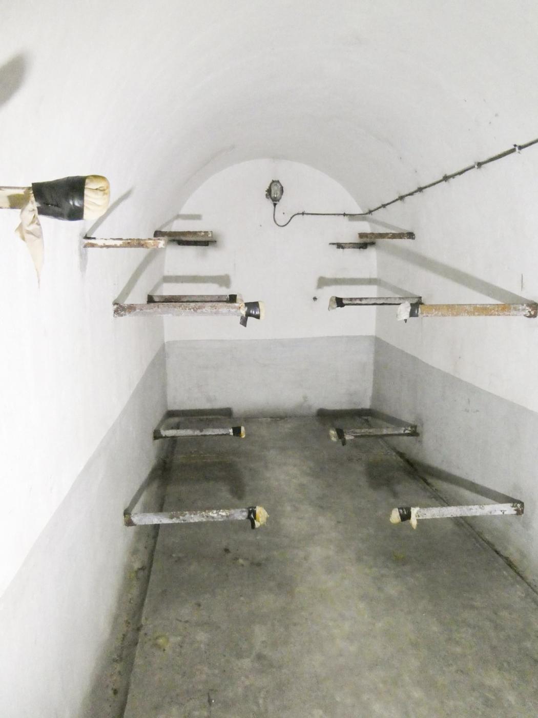 Ligne Maginot - COL DE GARDE (G) - EO10 - (Abri actif) - Bloc 3
Chambre pour officiers, noté comme local de ventilation sur le plan. - ELLENA Daniel - CUNY Philippe