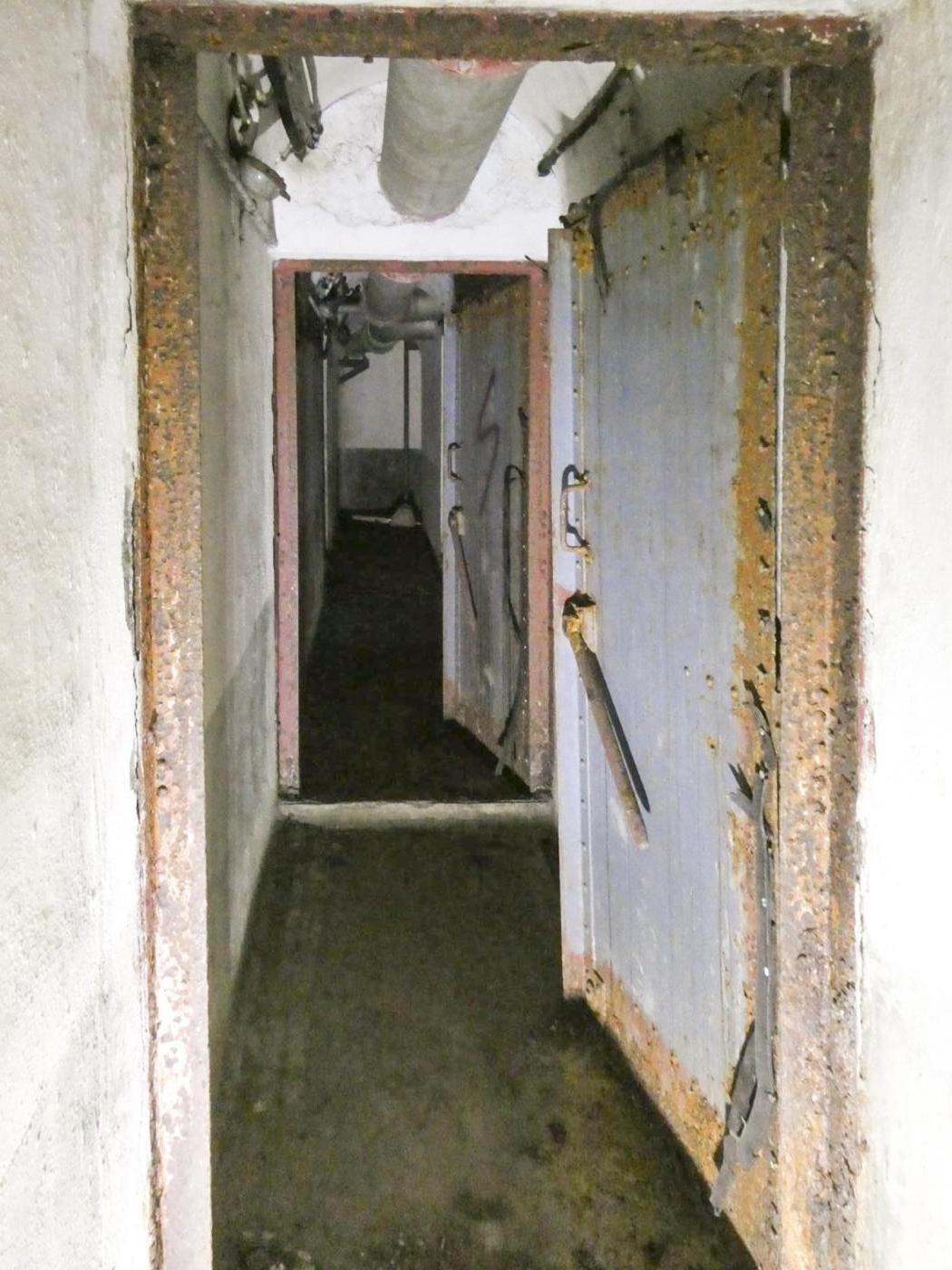 Ligne Maginot - COL DE GARDE (G) - EO10 - (Abri actif) - Bloc 4
Le sas étanche du bloc - ELLENA Daniel - CUNY Philippe