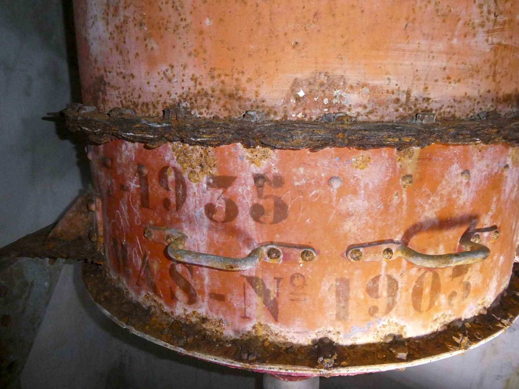 Ligne Maginot - COL DE GARDE (G) - EO10 - (Abri actif) - Bloc 4
Un filtre - ELLENA Daniel - CUNY Philippe