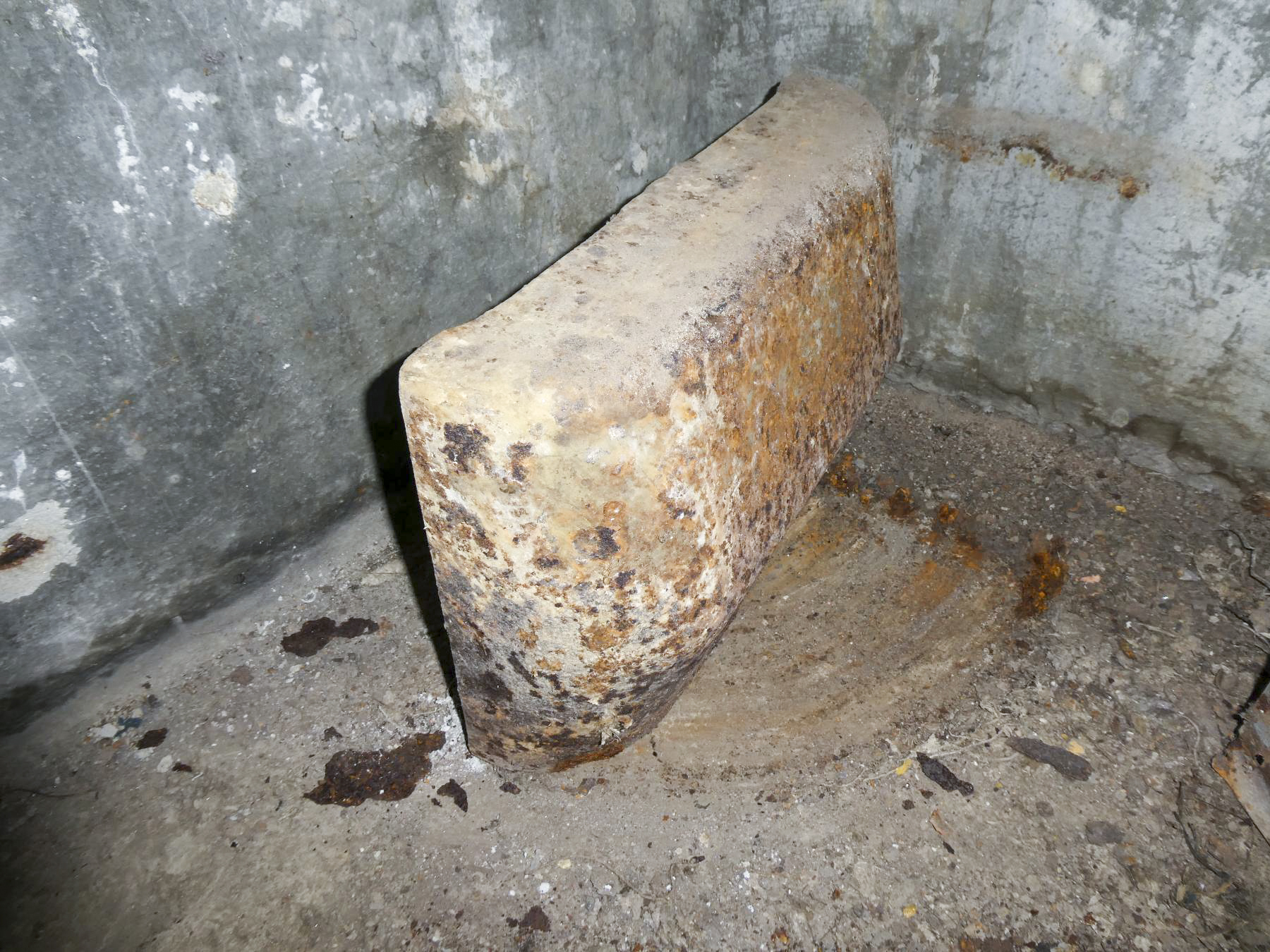 Ligne Maginot - COL DE GARDE (G) - EO10 - (Abri actif) - Bloc 4
Bloc obturateur pour créneau JM - ELLENA Daniel - CUNY Philippe