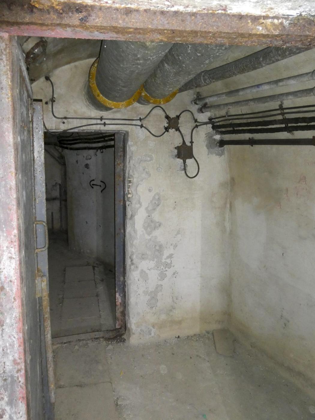 Ligne Maginot - COL DE GARDE (G) - EO10 - (Abri actif) - Bloc 1
Le sas étanche - ELLENA Daniel - CUNY Philippe