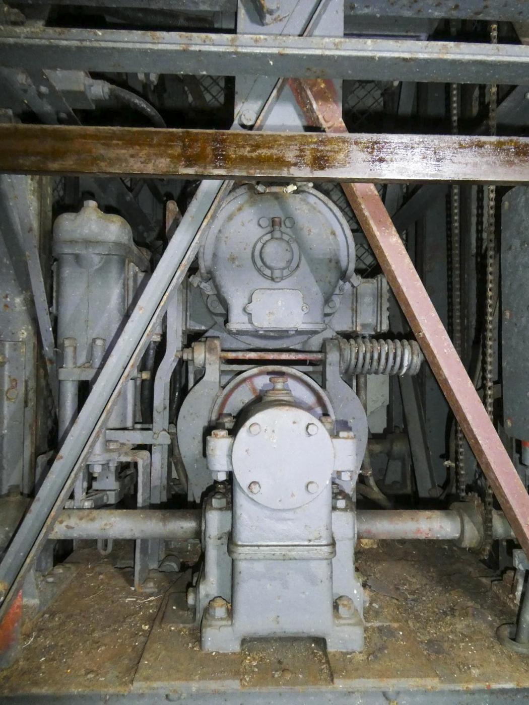 Ligne Maginot - COL DE GARDE (G) - EO10 - (Abri actif) - Bloc 1
Monte-charge - ELLENA Daniel - CUNY Philippe