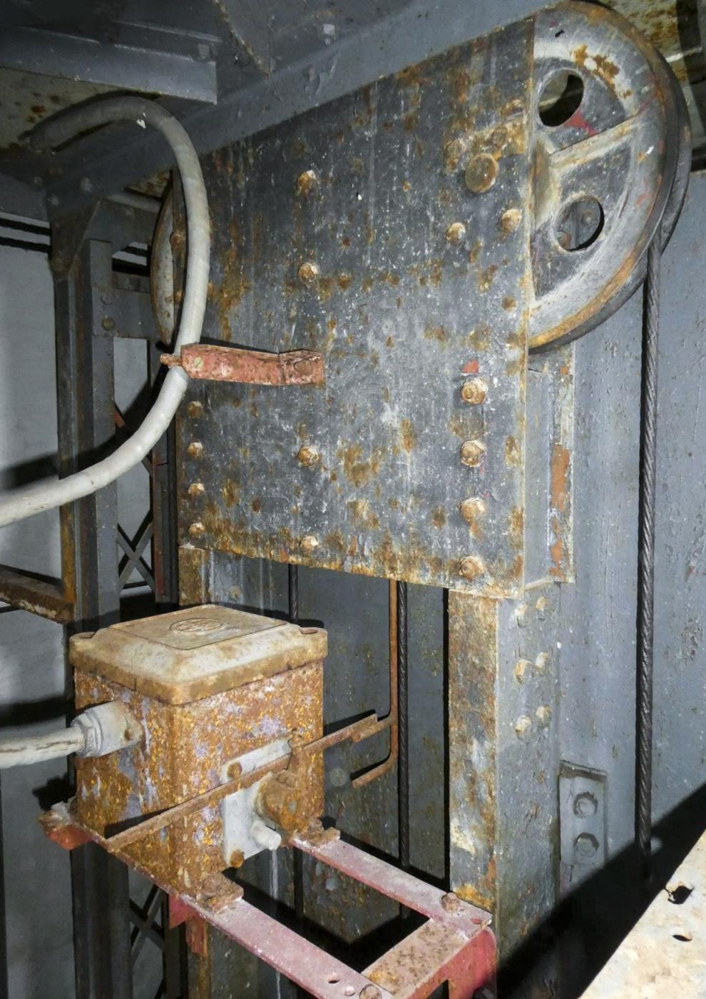 Ligne Maginot - COL DE GARDE (G) - EO10 - (Abri actif) - Bloc 1
Monte-charge - ELLENA Daniel - CUNY Philippe