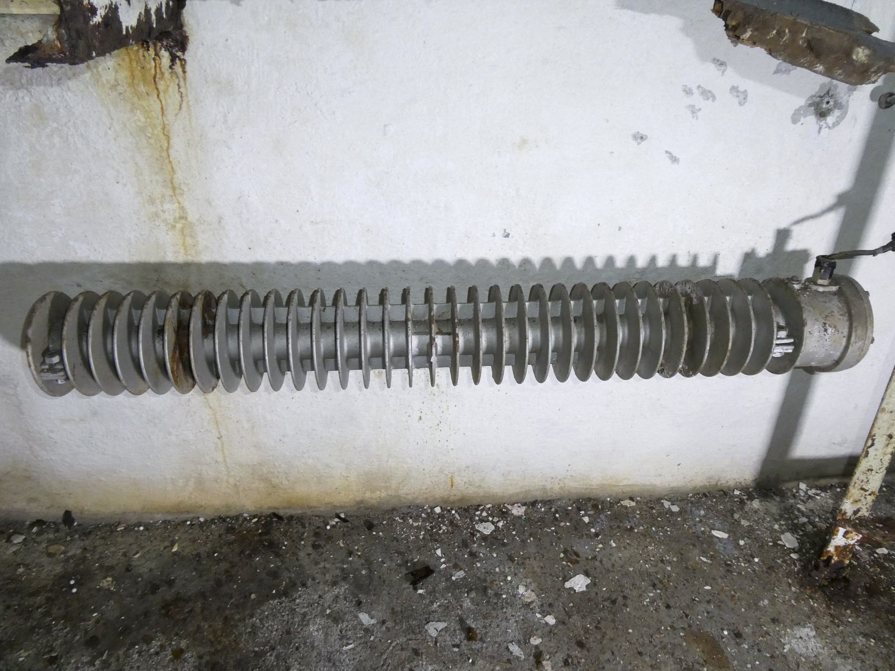 Ligne Maginot - COL DE GARDE (G) - EO10 - (Abri actif) - L'Infirmerie
Le radiateur de 1000w - ELLENA Daniel - CUNY Philippe