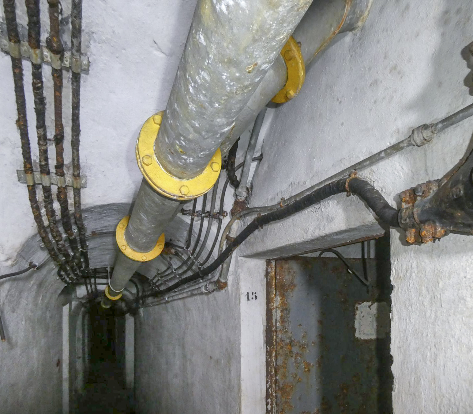 Ligne Maginot - COL DE GARDE (G) - EO10 - (Abri actif) - L'entrée du central téléphonique et PC - ELLENA Daniel - CUNY Philippe