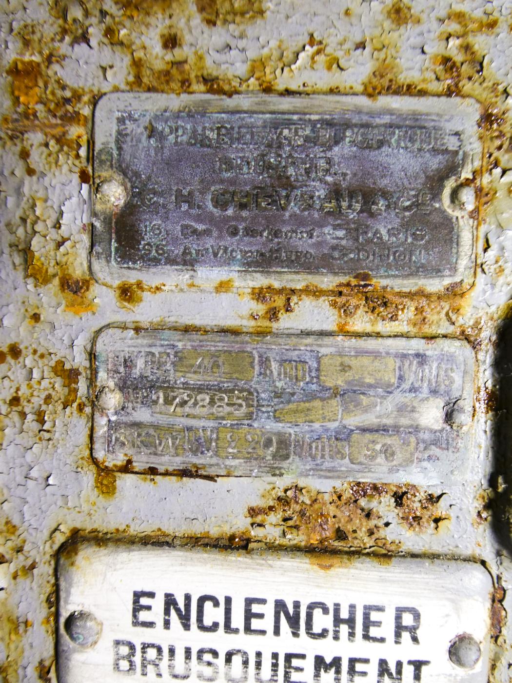 Ligne Maginot - COL DE GARDE (G) - EO10 - (Abri actif) - L'usine électrique
Tableau divisionnaire - ELLENA Daniel - CUNY Philippe