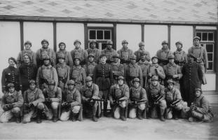 Ligne Maginot - HACKENBERG - (Casernement) - Une section devant le casernement léger de l'ouvrage du Hackenberg