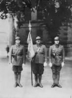 Ligne Maginot - 166° Régiment d'Artillerie de Position (166° RAP) - L'étendard du régiment porté par l'Adc Dietsch
Mai 1939