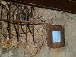 Ligne Maginot - REDELBORN - (Blockhaus pour arme infanterie) - Impact pénétrant à l'intérieur du blockhaus, sur sa façade de tir. 