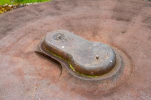 Ligne Maginot - HOCHWALD - (Ouvrage d'artillerie) - Bloc 12
Gros plan du clapet de protection de l'orifice du périscope de la cloche Obs