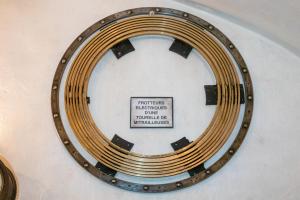 Ligne Maginot - Tourelle de mitrailleuses modèle 1935 (TM) - Frotteurs électriques d'une TM
(Exposé au Schoenenbourg)