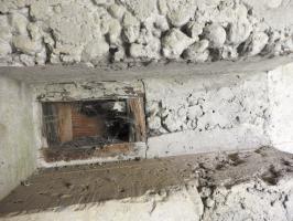 Ligne Maginot - PLAN - (Casemate d'infanterie - Simple) - Le coffrage en bois encore présent dans une réservation pour la porte du blockhaus.