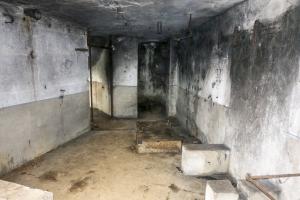 Ligne Maginot - ASCHBACH OUEST - (Casemate d'infanterie - Simple) - Etage inférieur
Emplacement du groupe électrogène, avec les latrines à l'arrière-plan 