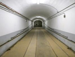 Ligne Maginot - FOUR A CHAUX - FAC - (Ouvrage d'artillerie) - Entrée munitions
Sur les cotés, cornières pour l'installation de gradins, lors d'une séance de cinéma ou autre.