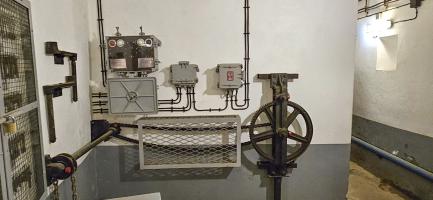 Ligne Maginot - SCHOENENBOURG - (Ouvrage d'artillerie) - Entrée munitions
Le treuil du pont roulant
