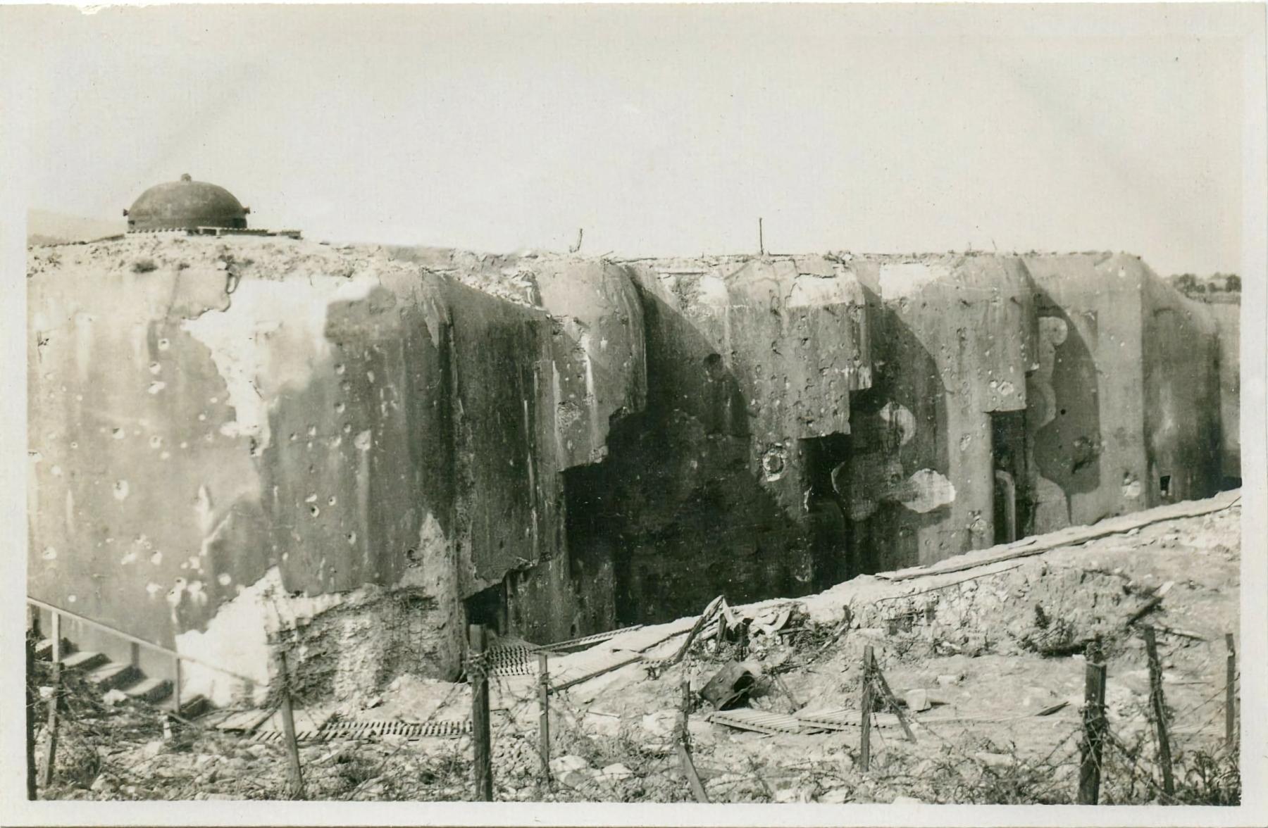 Ligne Maginot - HOCHWALD - (Ouvrage d'artillerie) - Bloc 6
Entonnoir de bombe allemande à proximité - Inconnu