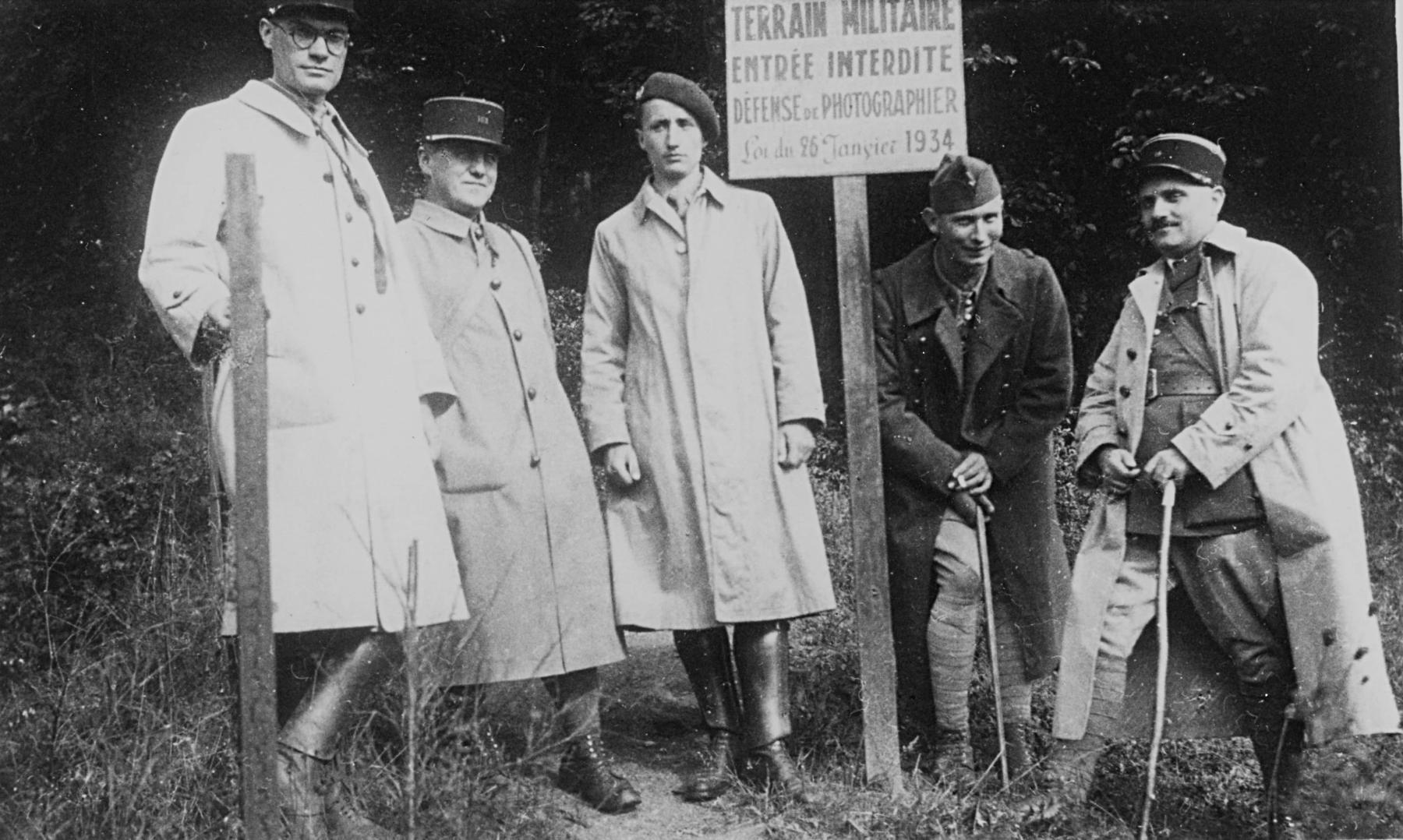 Ligne Maginot - BOUSSE - A24 - (Ouvrage d'infanterie) - A proximité de l'ouvrage , octobre 1939
Lt Uhlmann, Adj Cravoisier (CM6), Med Caron, Lt Foncin (CM6), Lt Lornon? (CY) - Inconnu