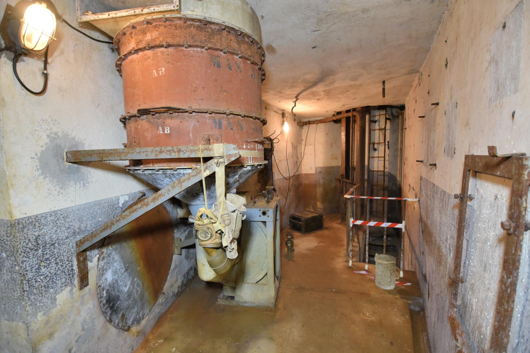 Ligne Maginot - BOIS DE KANFEN OUEST - C42 - (Casemate d'infanterie - Simple) - Ventilateur type A avec son filtre SP 36 - Ludovic KNAPP