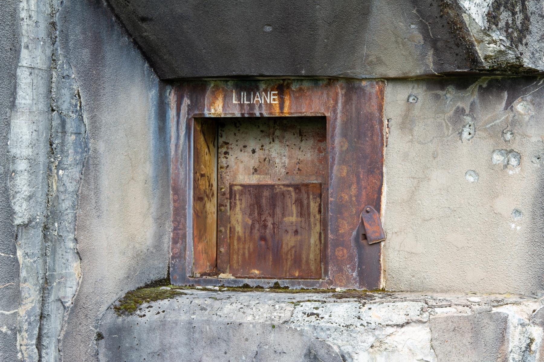 Ligne Maginot - HOCHWALD - (Ouvrage d'artillerie) - Bloc 12
'Liliane', l'un des deux créneaux de 75 mle 29 - Michel Teiten