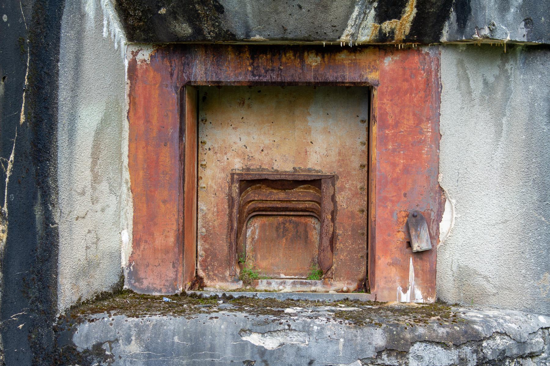 Ligne Maginot - HOCHWALD - (Ouvrage d'artillerie) - Bloc 13
Créneau pour obusier de 135 - Michel Teiten