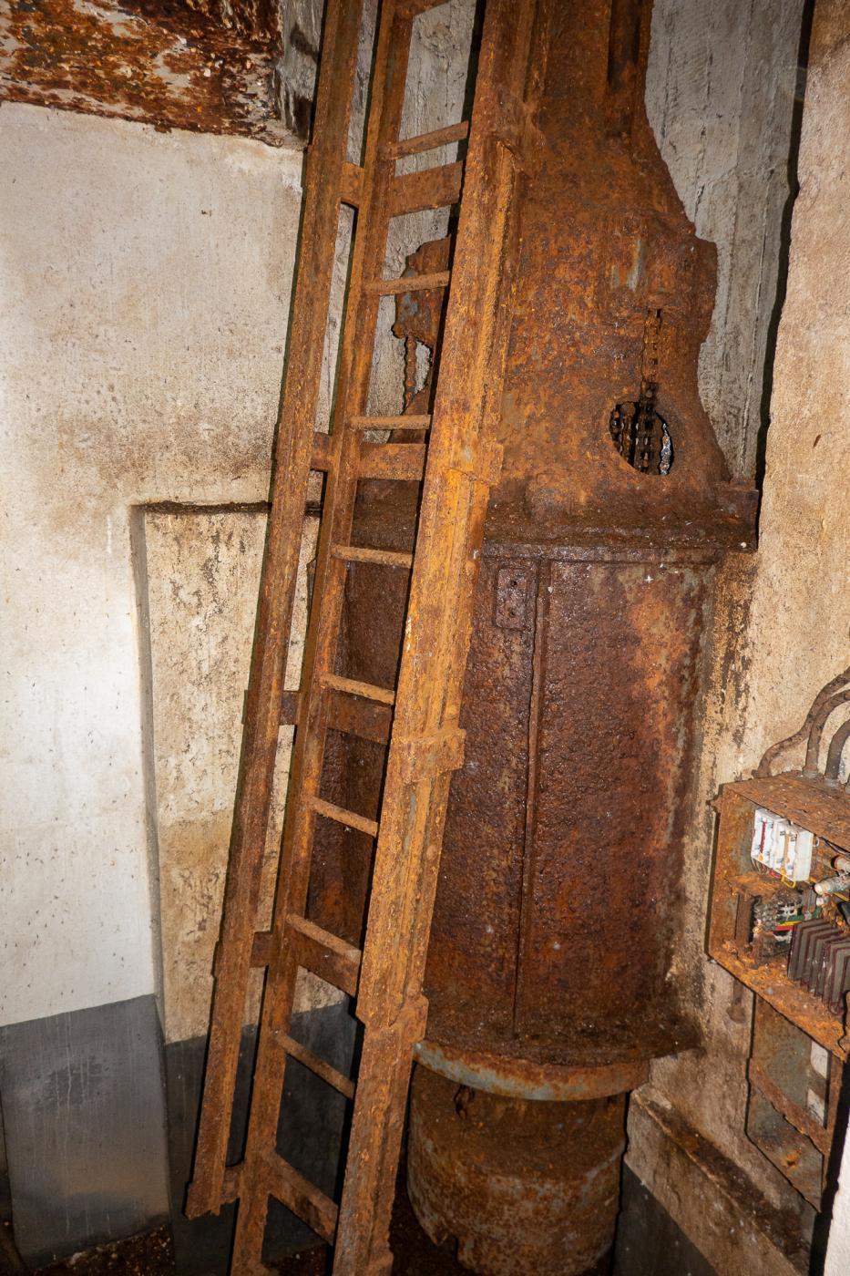 Ligne Maginot - HOCHWALD HAUT AVANT - BLOC 20 - O7 - (Observatoire d'artillerie) - Echelle d'accès à la cloche VP - Michel Teiten