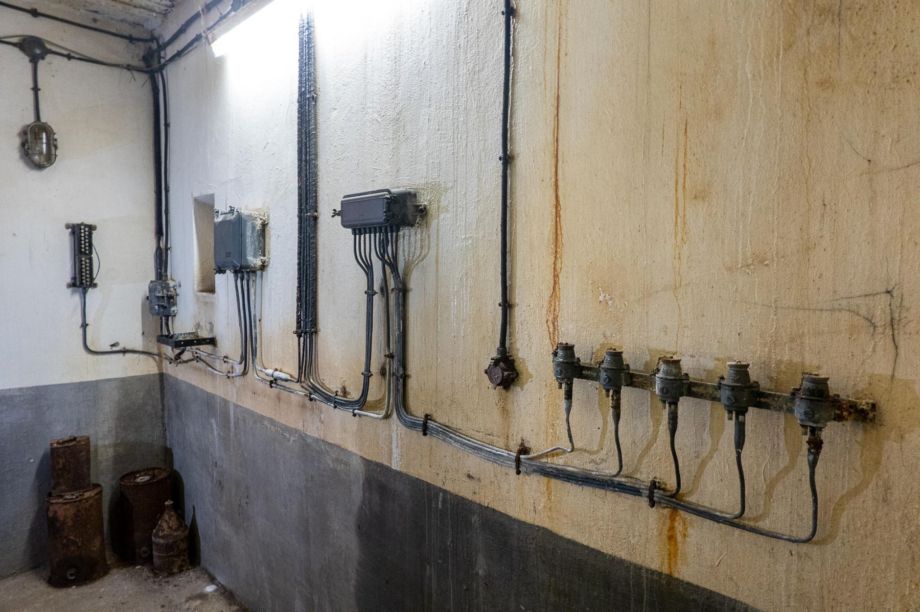 Ligne Maginot - HATTEN - O1 - (Observatoire d'artillerie) - Prises téléphoniques
Installation modernisée après guerre - Michel Teiten