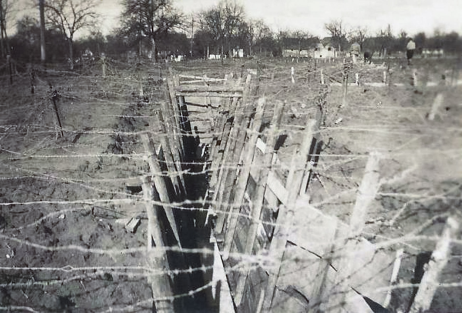 Ligne Maginot - OBERROEDERN SUD - RIEFFEL - (Casemate d'infanterie - Double) - Le réseau de tranchée menant vers le PA Roland depuis la casemate.
C'est par là que se sont infiltrés les allemands