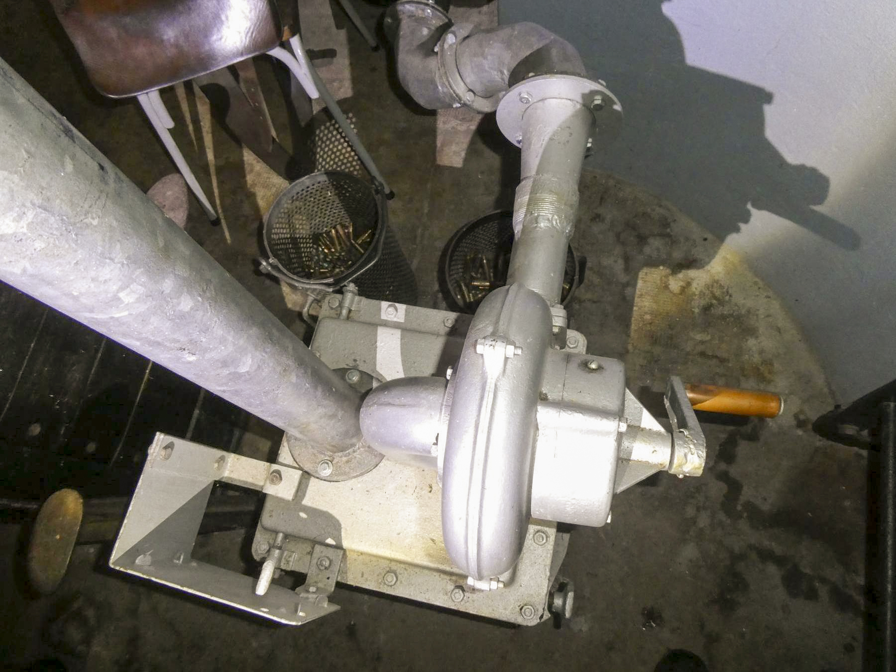 Ligne Maginot - OBERROEDERN SUD - RIEFFEL - (Casemate d'infanterie - Double) - Ventilateur du caisson de récupération des douilles - ELLENA Daniel - CUNY Philippe