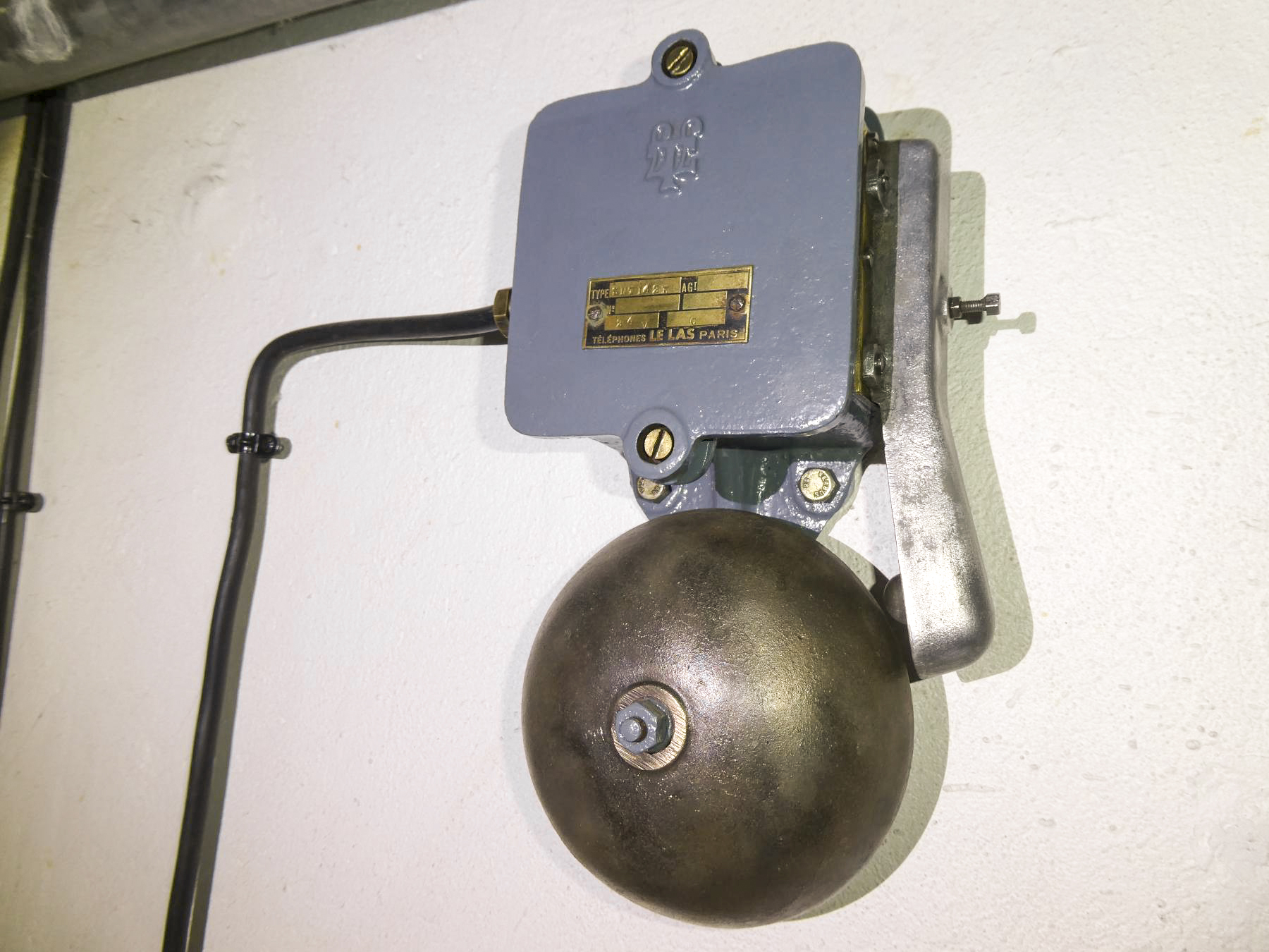 Ligne Maginot - OBERROEDERN SUD - RIEFFEL - (Casemate d'infanterie - Double) - Sonnette de téléphone de marque LE LAS - ELLENA Daniel - CUNY Philippe